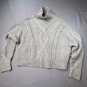 Elizabeth and James Women’s Light Gray Cable Knit Turtleneck Sweater size Small
